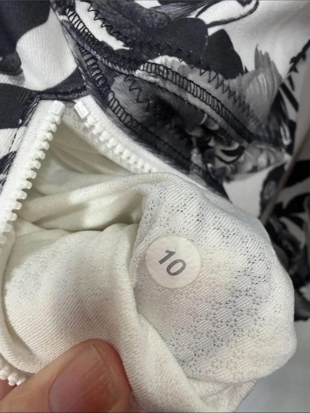 Lululemon Forme jacket II brisk bloom floral print black white full zip size 10.